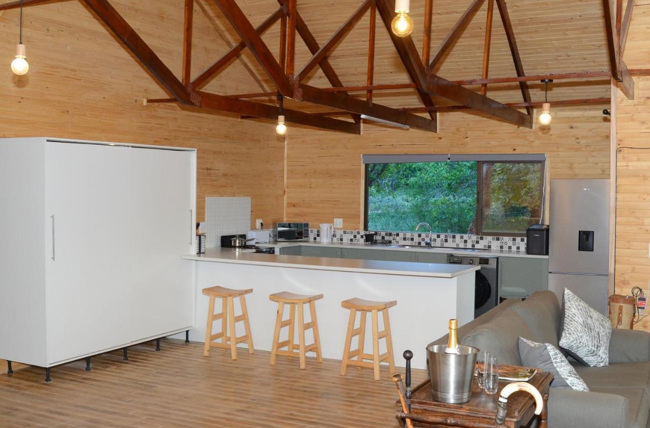 Pezulu Tree House Lodge Ходспруит Екстериор снимка