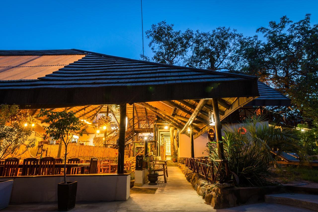 Pezulu Tree House Lodge Ходспруит Екстериор снимка